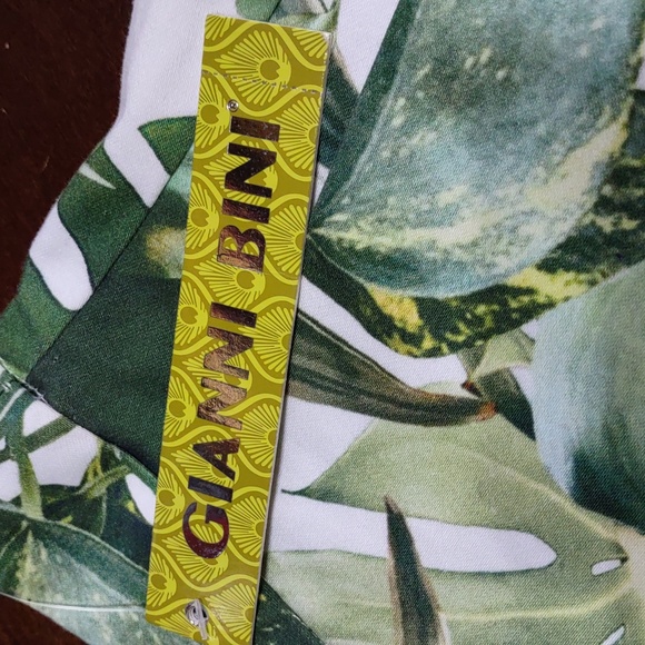 Gianni Bini "Eva" Palm Print Shorts - Picture 7 of 8